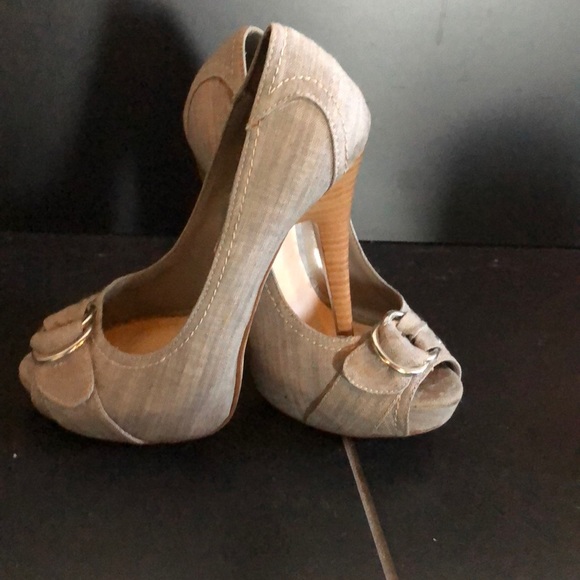 Shoes - Picture 5 of 7